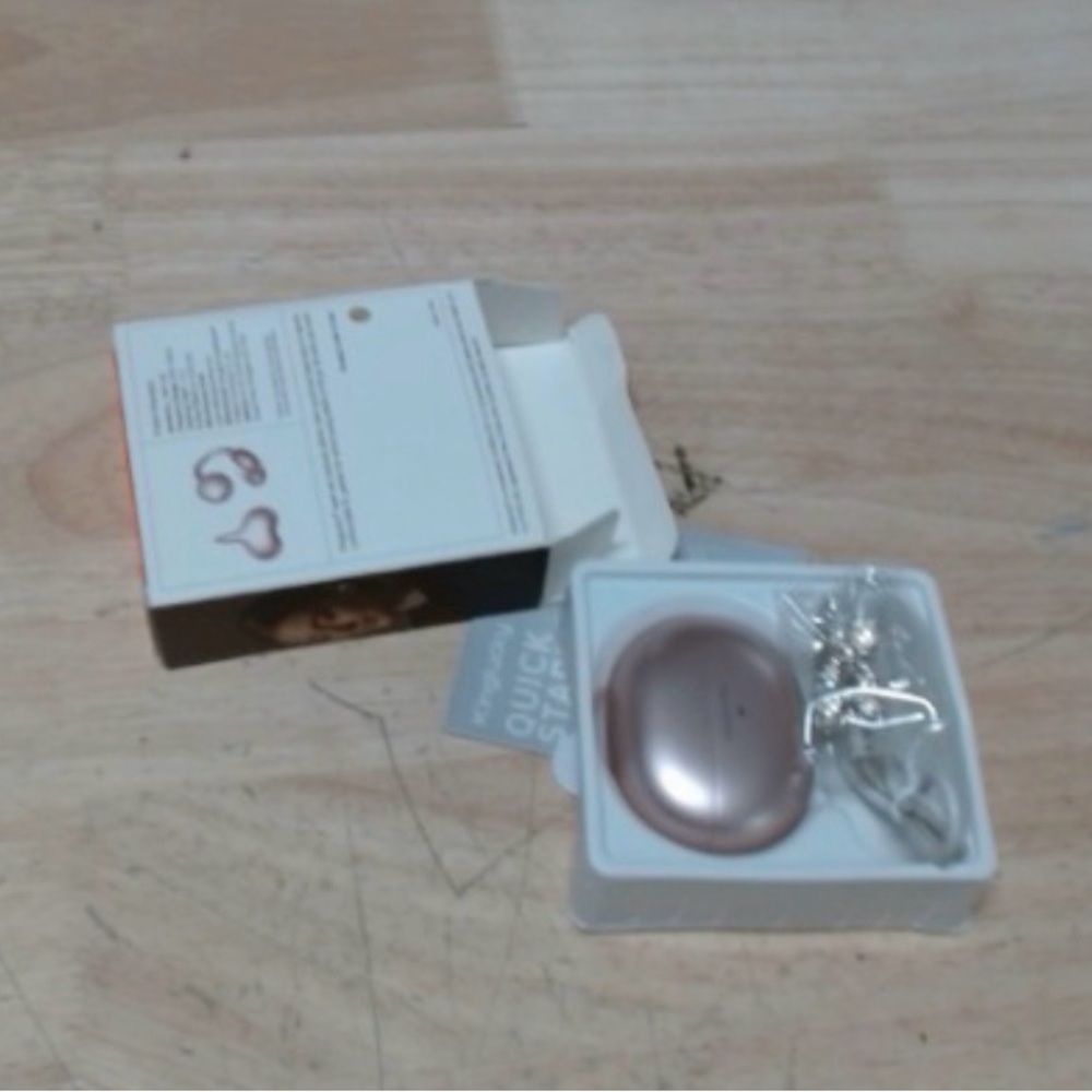 Kinglucky Rose Gold Butterfly Wireless Earbuds - Picture 9 of 10